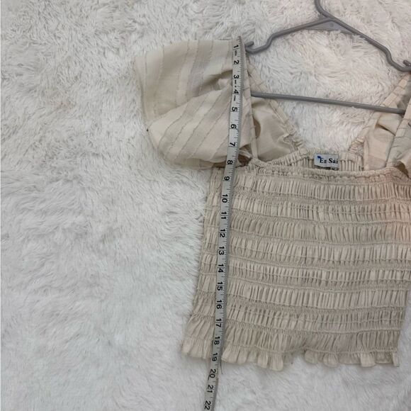 En Saison Elegant Cream Smocked Ruffled Top Size M - Picture 3 of 7